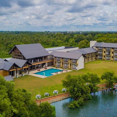 Amora Lagoon Hotel Katunayaka Exteriör bild