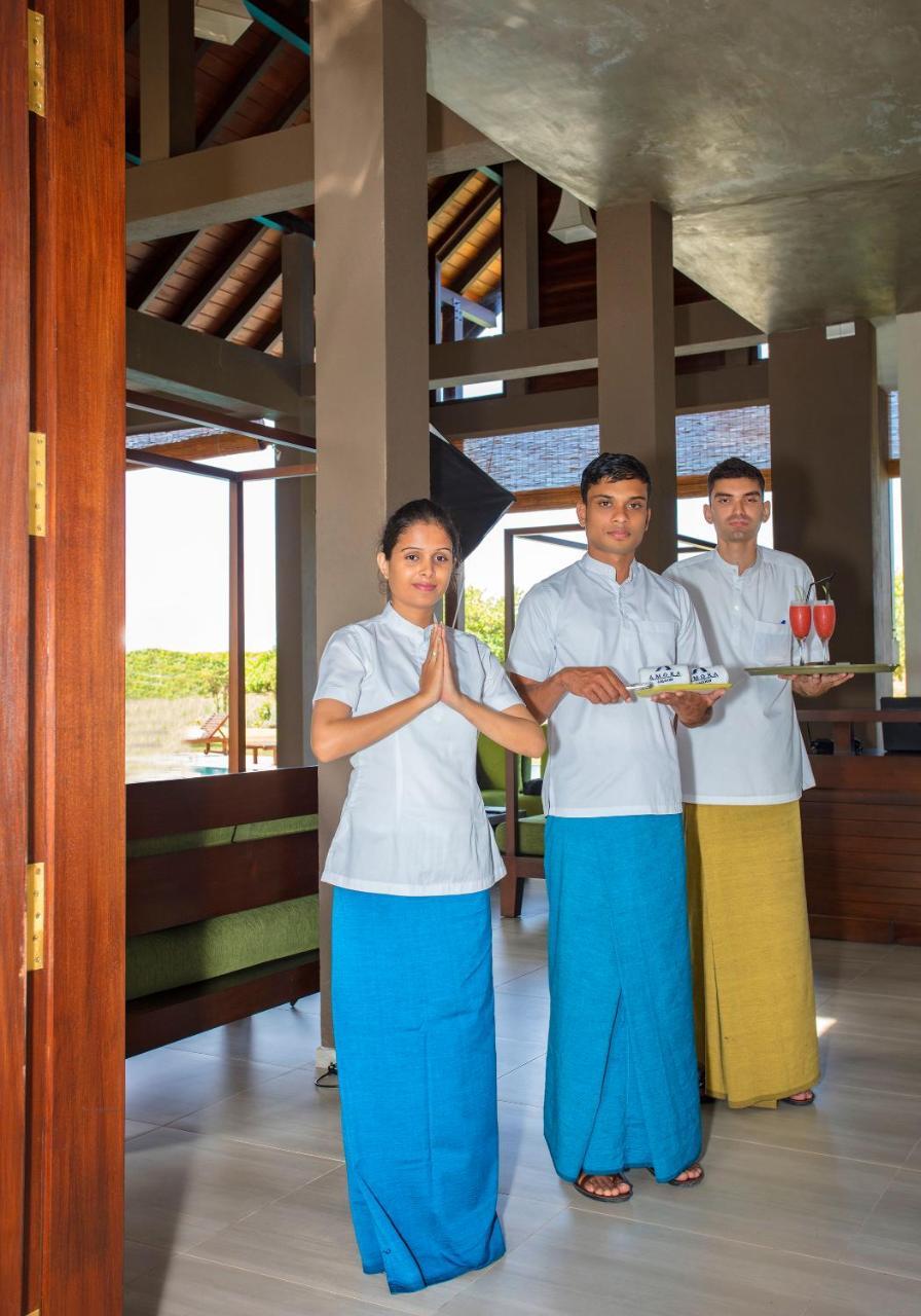 Amora Lagoon Hotel Katunayaka Exteriör bild