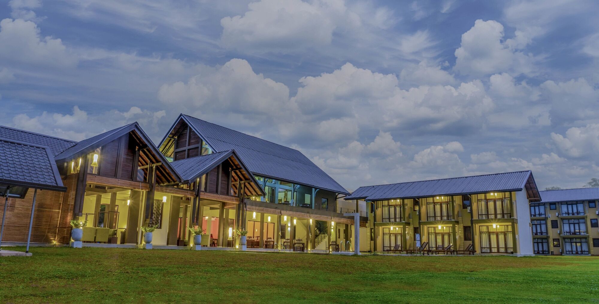 Amora Lagoon Hotel Katunayaka Exteriör bild