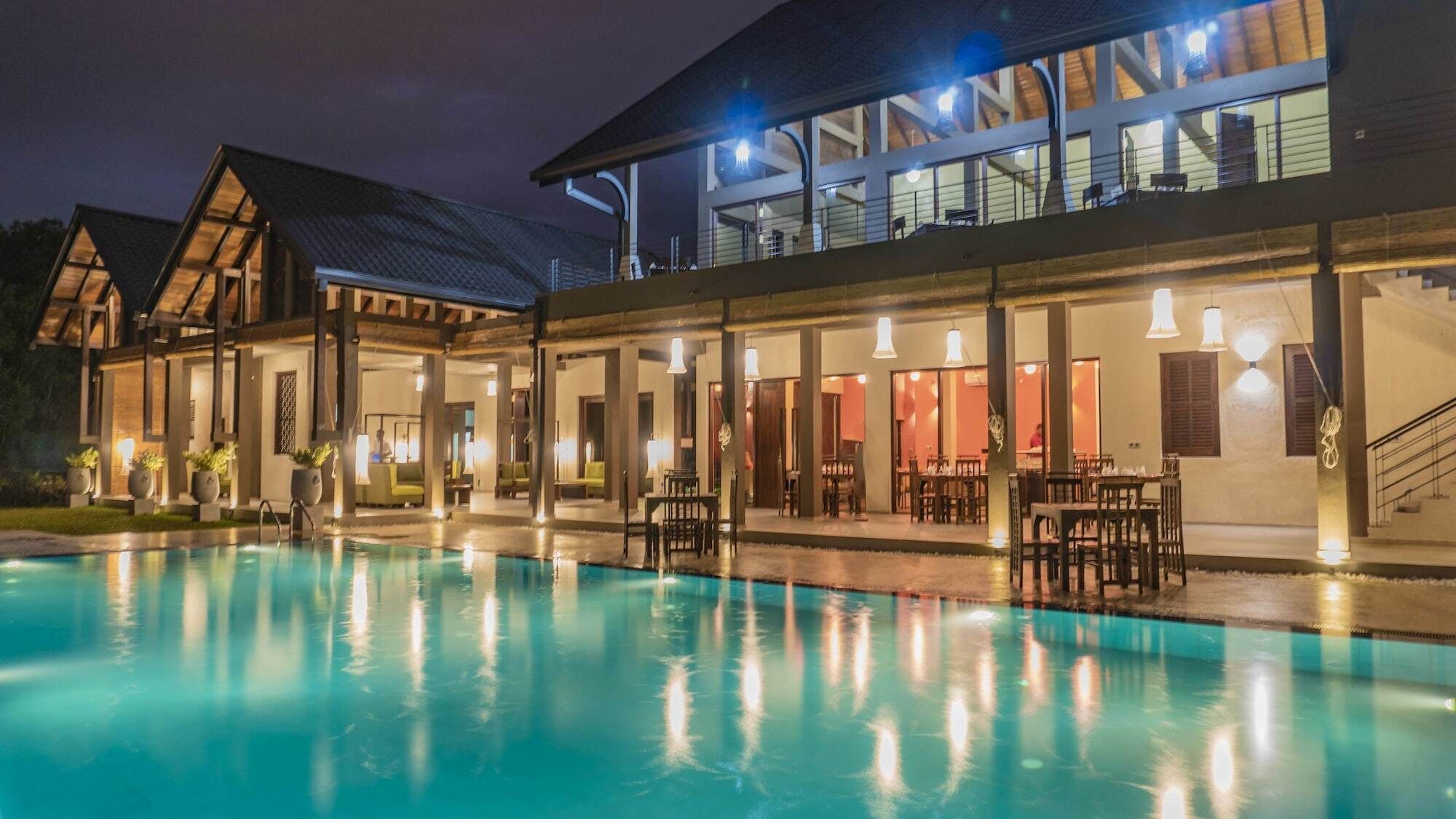 Amora Lagoon Hotel Katunayaka Exteriör bild