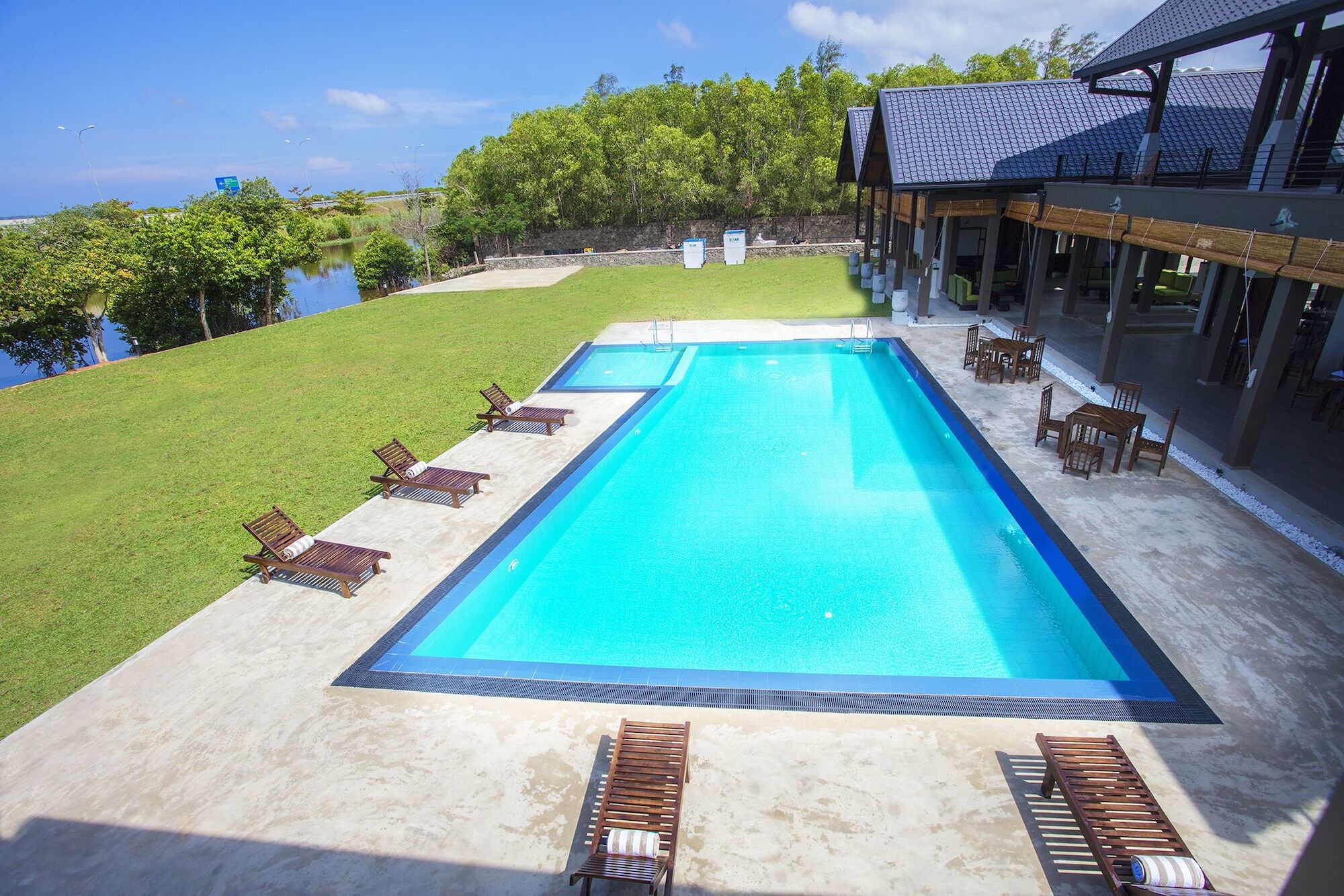 Amora Lagoon Hotel Katunayaka Exteriör bild