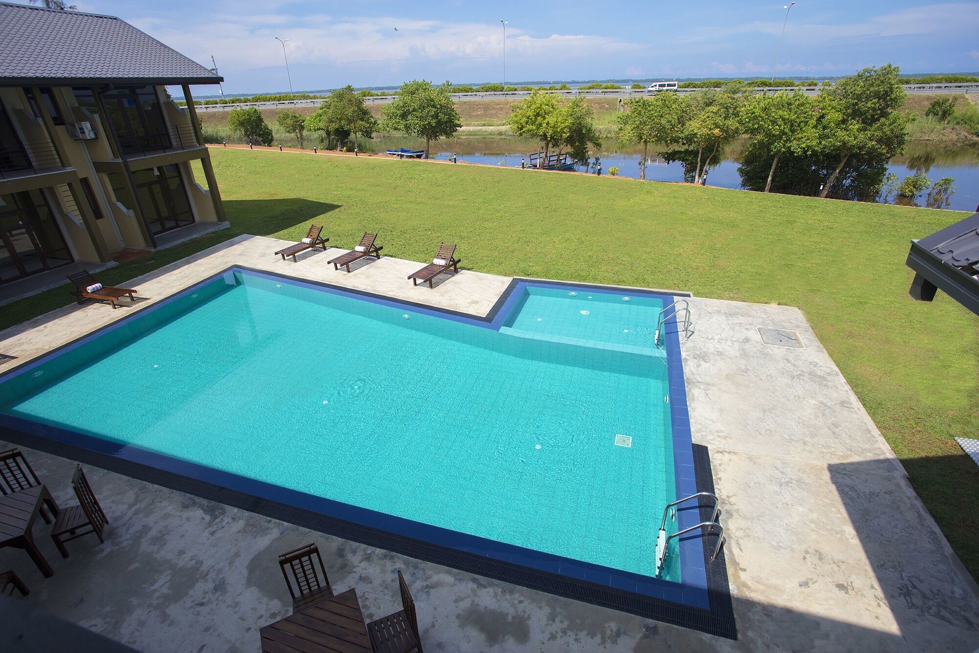 Amora Lagoon Hotel Katunayaka Exteriör bild